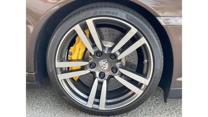 Подержанный Porsche 911 Carrera 4S VI (997) Рестайлинг, 3.8 л, 2008 в Дубае от Royal Motors Коричневый цвет. GCC | AUTO.AE