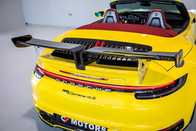 Подержанный Porsche 911 Carrera 4S VIII (992), 3.0 л, 2020 в Дубае от C7 Motors Желтый цвет. Корейская | AUTO.AE