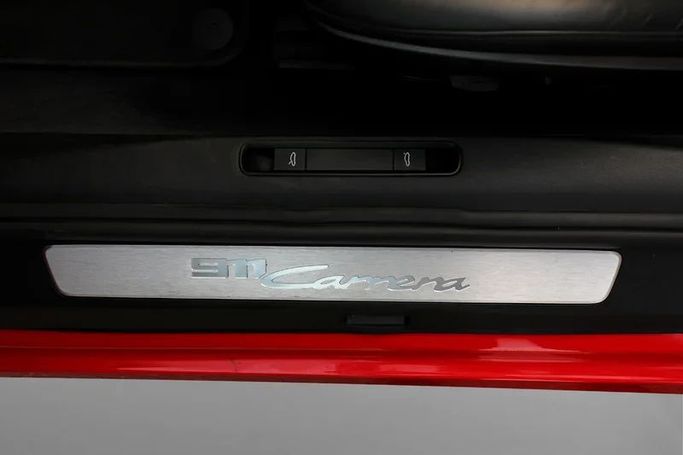Подержанный Porsche 911 Carrera VIII (992), 3.0 л, 2022 в Дубае от Mohammad Alkarak Motors Красный цвет. GCC | AUTO.AE