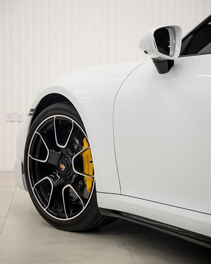 Подержанный Porsche 911 Turbo S VIII (992), 3.7 л, 2021 в Дубае от GCC Super Motors Белый цвет. GCC | AUTO.AE