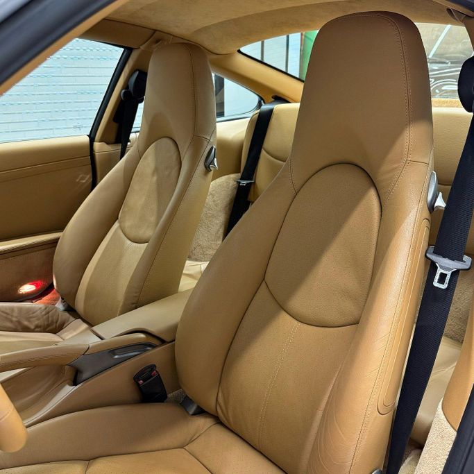 مستعملة Porsche 911 Carrera شد الوجه السادس (997), 3.6 l, 2008 في في دبي من AAA Motors، اللون أبيض. المواصفات اليابانية | AUTO.AE