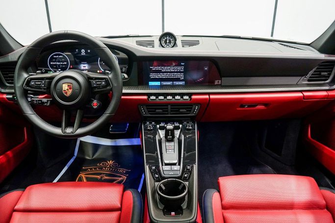 Подержанный Porsche 911 Carrera VIII (992) Рестайлинг, 3.0 л, 2025 в Дубае от AAA Motors Белый цвет. GCC | AUTO.AE