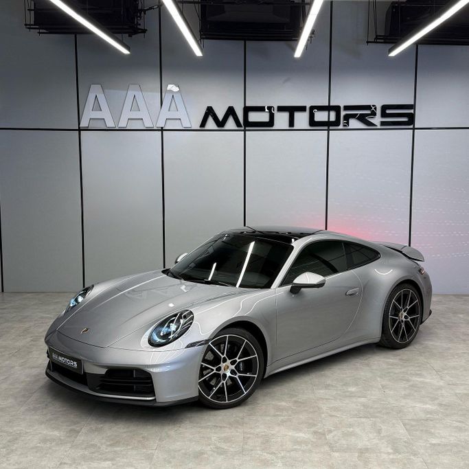 مستعملة Porsche 911 Carrera عملية شد الوجه VIII (992), 3.0 l, 2025 في في دبي من AAA Motors، اللون فضي. مواصفات الخليج | AUTO.AE
