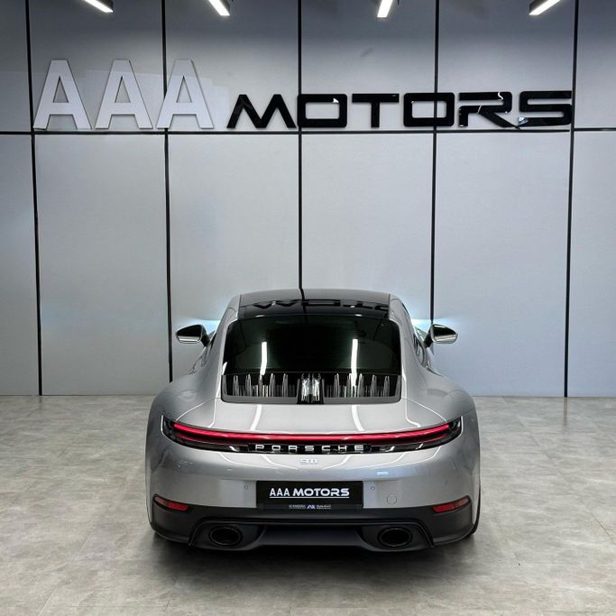 مستعملة Porsche 911 Carrera عملية شد الوجه VIII (992), 3.0 l, 2025 في في دبي من AAA Motors، اللون فضي. مواصفات الخليج | AUTO.AE