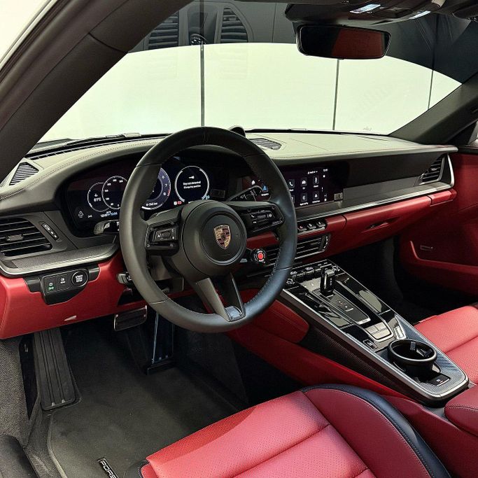 مستعملة Porsche 911 Carrera عملية شد الوجه VIII (992), 3.0 l, 2025 في في دبي من AAA Motors، اللون فضي. مواصفات الخليج | AUTO.AE