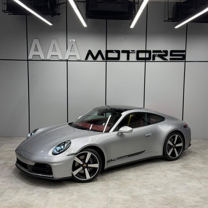 Новый Porsche 911 Carrera VIII (992) Рестайлинг, 3.0 л, 2025 в Дубае от AAA Motors Серебристый цвет. GCC | AUTO.AE