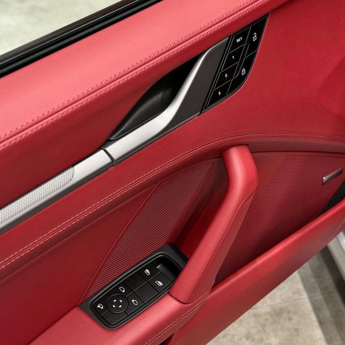 Новый Porsche 911 Carrera VIII (992) Рестайлинг, 3.0 л, 2025 в Дубае от AAA Motors Серебристый цвет. GCC | AUTO.AE