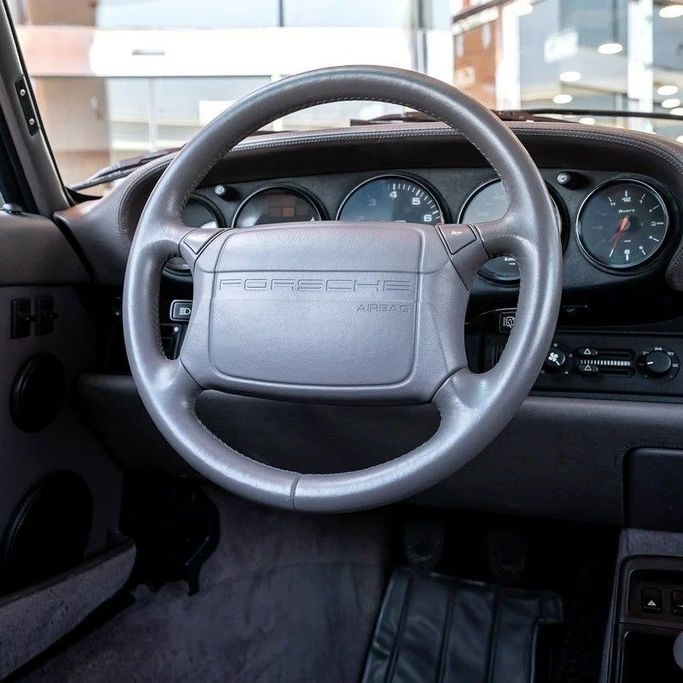 Подержанный Porsche 911 Turbo IV (993), 3.6 л, 1994 в Дубае от Q Motors Серый цвет. Европейская | AUTO.AE