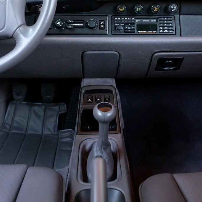 Подержанный Porsche 911 Turbo IV (993), 3.6 л, 1994 в Дубае от Q Motors Серый цвет. Европейская | AUTO.AE