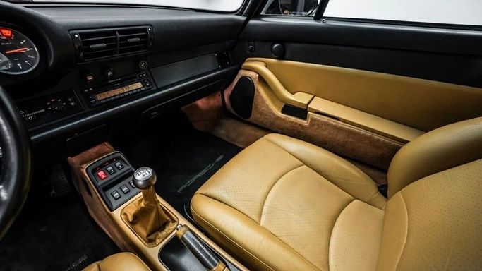 Подержанный Porsche 911 Carrera S IV (993), 3.6 л, 1998 в Дубае от Al Ain Class Motors Черный цвет. Американская | AUTO.AE