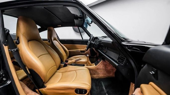 Подержанный Porsche 911 Carrera S IV (993), 3.6 л, 1998 в Дубае от Al Ain Class Motors Черный цвет. Американская | AUTO.AE