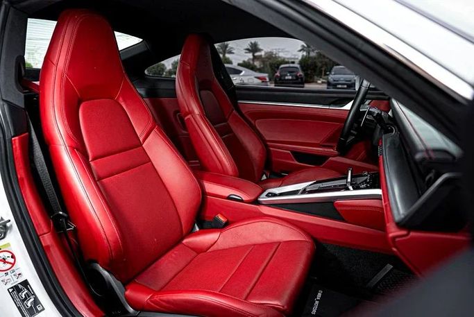 Подержанный Porsche 911 Carrera 4S VIII (992), 3.0 л, 2021 в Дубае от MBA Motors Белый цвет. Other | AUTO.AE