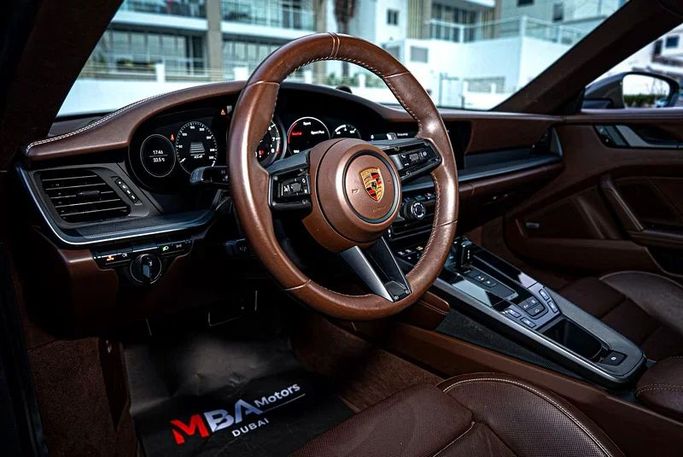Подержанный Porsche 911 Carrera 4S VIII (992), 3.0 л, 2021 в Дубае от MBA Motors Серый цвет. GCC | AUTO.AE