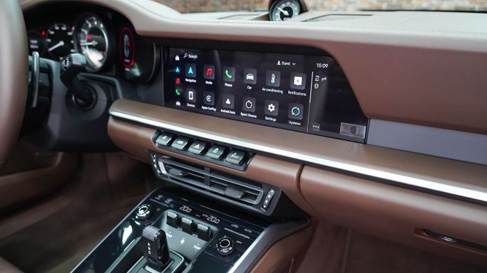 Новый Porsche 911 Turbo S VIII (992), 3.7 л, 2023 в Дубае от Dourado Luxury Car Белый цвет. Европейская | AUTO.AE