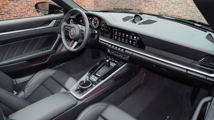 Новый Porsche 911 Turbo S VIII (992), 3.7 л, 2023 в Дубае от Dourado Luxury Car Черный цвет. Европейская | AUTO.AE