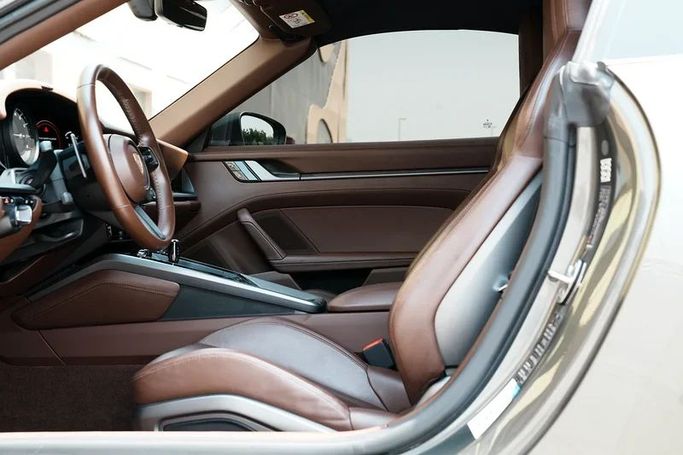 Подержанный Porsche 911 Carrera VIII (992), 3.0 л, 2020 в Дубае от 8 Ba Motors Серый цвет. GCC | AUTO.AE