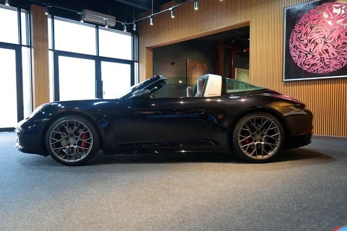 Подержанный Porsche 911 4S VIII (992), 3.0 л, 2024 в Дубае от 8 Ba Motors Черный цвет. Европейская | AUTO.AE