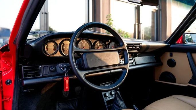 Подержанный Porsche 911 Turbo II (911, 930), 3.3 л, 1988 в Дубае от 8 Ba Motors Красный цвет. Американская | AUTO.AE