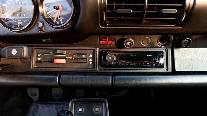 Подержанный Porsche 911 Turbo II (911, 930), 3.3 л, 1988 в Дубае от 8 Ba Motors Красный цвет. Американская | AUTO.AE
