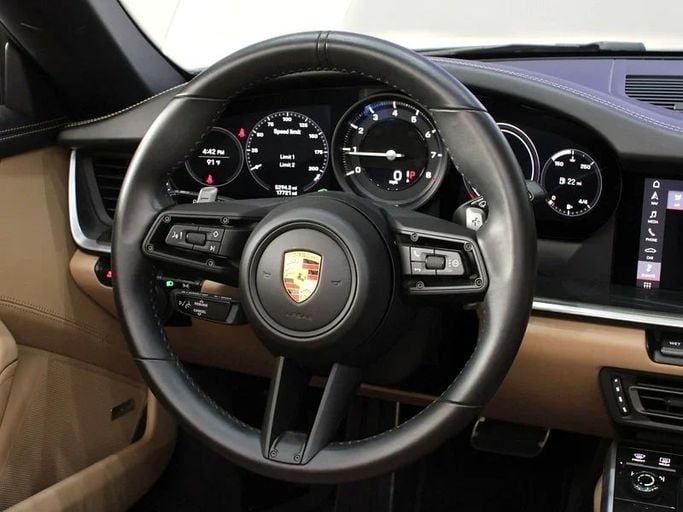 Used Porsche 911 Carrera VIII (992), 3.0 l, 2021 in Dubai by Hot Wheel Used Motors, Grey color. Other | AUTO.AE
