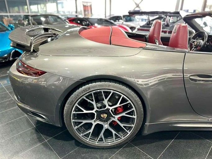 Подержанный Porsche 911 Carrera VII (991) Рестайлинг, 3.0 л, 2017 в Дубае от Top Line Motors Серебристый цвет. GCC | AUTO.AE