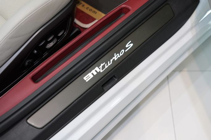 Подержанный Porsche 911 Turbo S VIII (992), 3.7 л, 2021 в Дубае от Sanam Cars Белый цвет. GCC | AUTO.AE