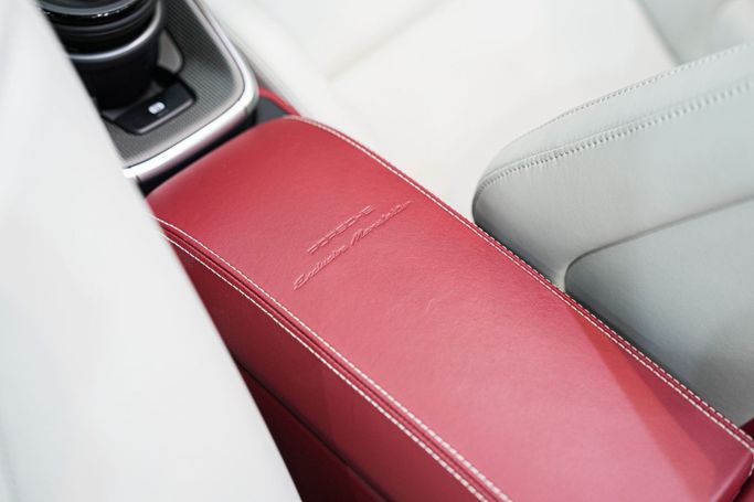 Подержанный Porsche 911 Turbo S VIII (992), 3.7 л, 2021 в Дубае от Sanam Cars Белый цвет. GCC | AUTO.AE