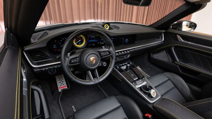 Новый Porsche 911 Turbo S VIII (992), 3.7 л, 2024 в Дубае от Automobili Motors Белый цвет. GCC | AUTO.AE