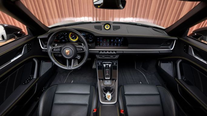 Новый Porsche 911 Turbo S VIII (992), 3.7 л, 2024 в Дубае от Automobili Motors Белый цвет. GCC | AUTO.AE