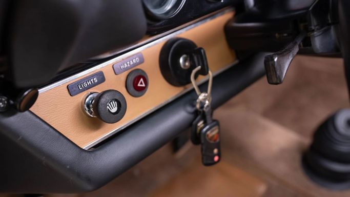 Подержанный Porsche 911 I (901, 911), 2.3 л, 1972 в Дубае от Automobili Motors Пурпурный цвет. Европейская | AUTO.AE