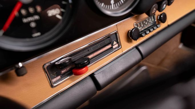 Подержанный Porsche 911 I (901, 911), 2.3 л, 1972 в Дубае от Automobili Motors Пурпурный цвет. Европейская | AUTO.AE