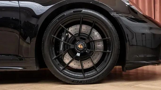 Подержанный Porsche 911 4 GTS VIII (992), 3.0 л, 2025 в Дубае от Automobili Motors Черный цвет. Европейская | AUTO.AE