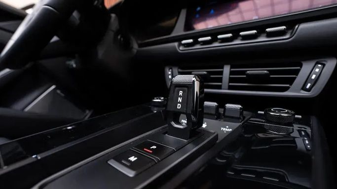 Подержанный Porsche 911 4 GTS VIII (992), 3.0 л, 2025 в Дубае от Automobili Motors Черный цвет. Европейская | AUTO.AE