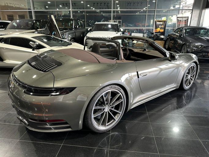 Used Porsche 911 Carrera S VIII (992), 3.0 l, 2020 in Dubai, Green color. GCC Specs | AUTO.AE