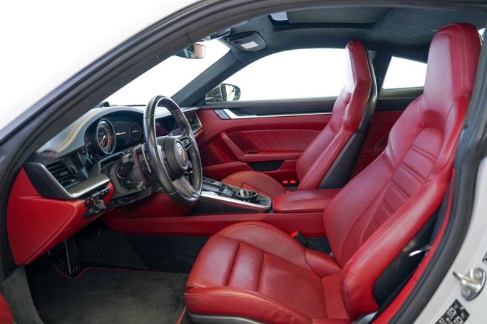 مستعملة Porsche 911 Turbo S ثامناً (992), 3.7 l, 2021 في في دبي من Exotic Cars، اللون رمادي. مواصفات الخليج | AUTO.AE