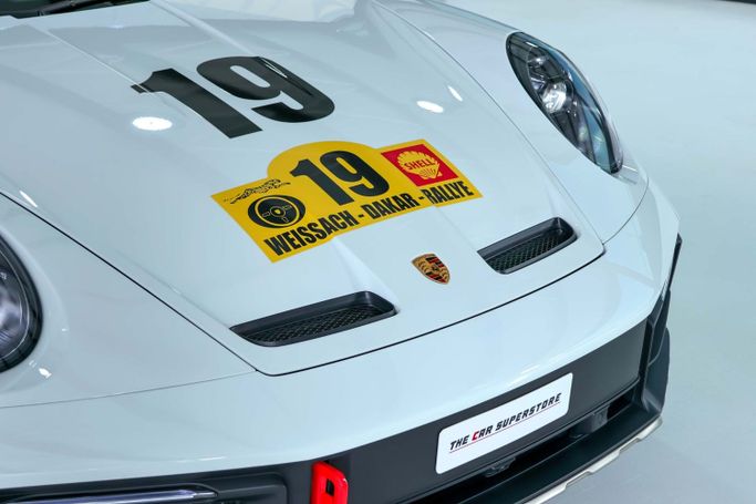 Подержанный Porsche 911 Dakar VIII (992), 3.0 л, 2023 в Дубае от The Car Superstore Белый цвет. GCC | AUTO.AE