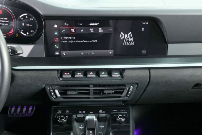 Подержанный Porsche 911 Dakar VIII (992), 3.0 л, 2023 в Дубае от The Car Superstore Белый цвет. GCC | AUTO.AE