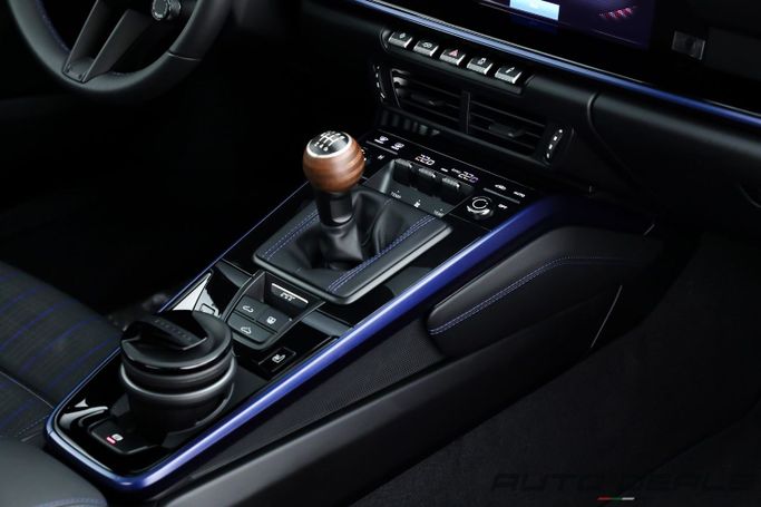 Новый Porsche 911 Carrera T VIII (992), 3.0 л, 2025 в Дубае от AUTO DEALS Белый цвет. GCC | AUTO.AE