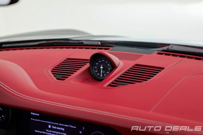 Подержанный Porsche 911 Carrera VIII (992), 3.0 л, 2023 в Дубае от AUTO DEALS Черный цвет. GCC | AUTO.AE