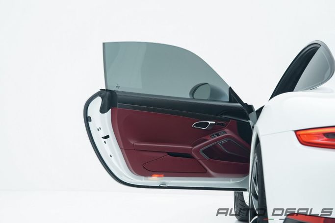 Used Porsche 911 Turbo S VII (991) Facelift, 3.8 l, 2017 in Dubai by AUTO DEALS, White color. GCC Specs | AUTO.AE