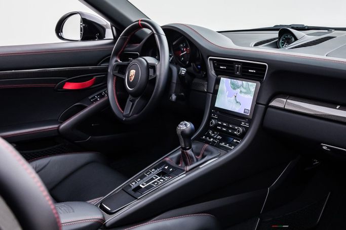 Подержанный Porsche 911 Speedster VII (991) Рестайлинг, 4.0 л, 2020 в Дубае от AUTO DEALS Черный цвет. Европейская | AUTO.AE