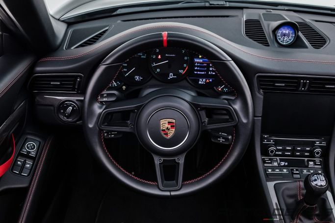 Подержанный Porsche 911 Speedster VII (991) Рестайлинг, 4.0 л, 2020 в Дубае от AUTO DEALS Черный цвет. Европейская | AUTO.AE