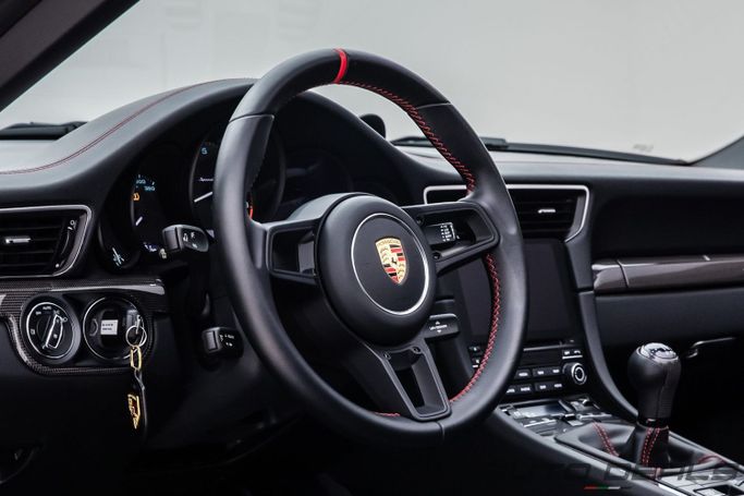 Подержанный Porsche 911 Speedster VII (991) Рестайлинг, 4.0 л, 2020 в Дубае от AUTO DEALS Черный цвет. Европейская | AUTO.AE