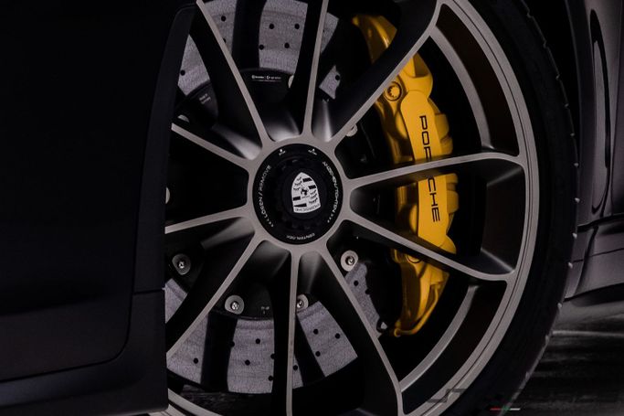 Подержанный Porsche 911 Speedster VII (991) Рестайлинг, 4.0 л, 2020 в Дубае от AUTO DEALS Черный цвет. Европейская | AUTO.AE