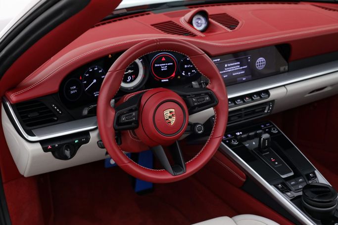 Новый Porsche 911 Turbo S VIII (992), 3.7 л, 2023 в Дубае от AUTO DEALS Серый цвет. Европейская | AUTO.AE