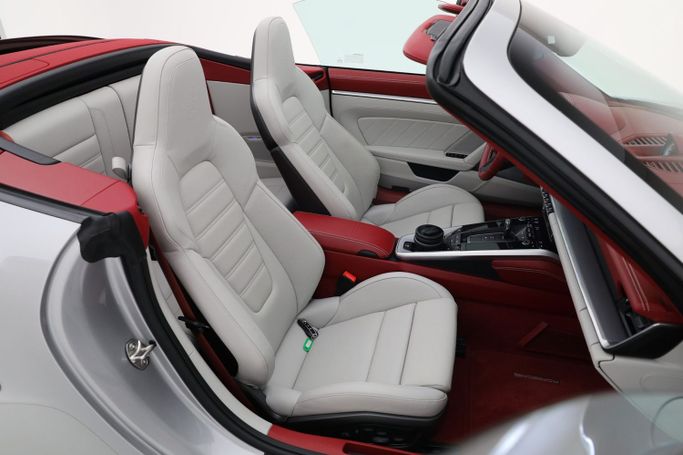 Новый Porsche 911 Turbo S VIII (992), 3.7 л, 2023 в Дубае от AUTO DEALS Серый цвет. Европейская | AUTO.AE