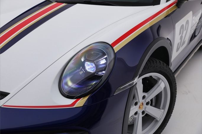 Подержанный Porsche 911 Dakar VIII (992), 3.0 л, 2024 в Дубае от AUTO DEALS Белый цвет. Европейская | AUTO.AE