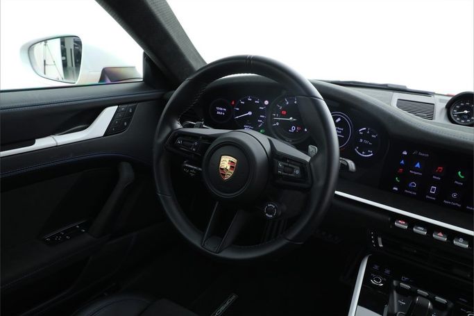 Подержанный Porsche 911 Dakar VIII (992), 3.0 л, 2024 в Дубае от AUTO DEALS Белый цвет. Европейская | AUTO.AE