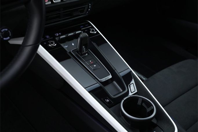 Подержанный Porsche 911 Dakar VIII (992), 3.0 л, 2024 в Дубае от AUTO DEALS Белый цвет. Европейская | AUTO.AE