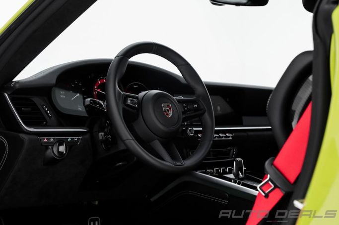Новый Porsche 911 Dakar VIII (992), 3.0 л, 2024 в Дубае от AUTO DEALS Зеленый цвет. Европейская | AUTO.AE